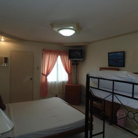 Royal Taal Inn Tagaytay City Exteriör bild