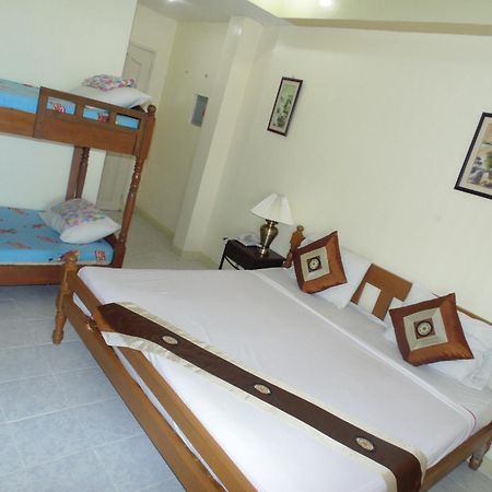 Royal Taal Inn Tagaytay City Exteriör bild
