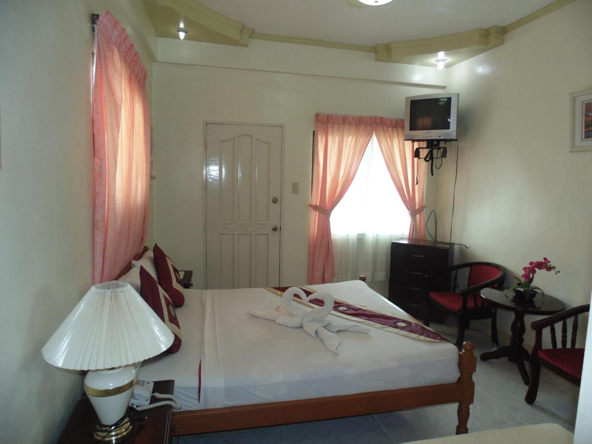 Royal Taal Inn Tagaytay City Exteriör bild