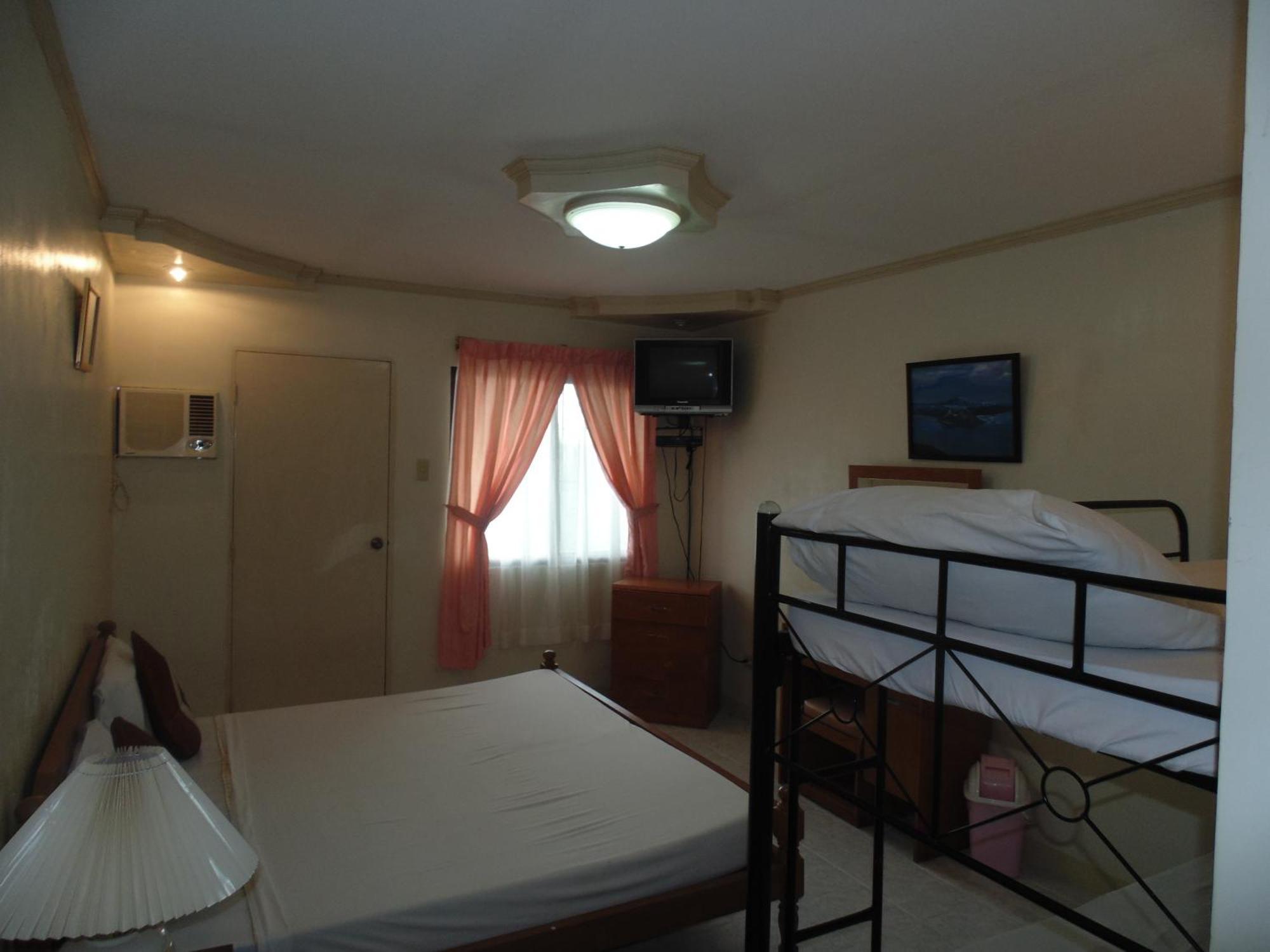 Royal Taal Inn Tagaytay City Exteriör bild